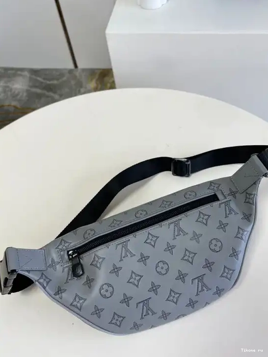 Cheap VUITTON DISCOVERY LOUIS BUMBAG 0627